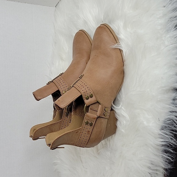 QUPID‎ Brown Zipper Ankle Studded Boots Size 6.5 - Picture 2 of 8